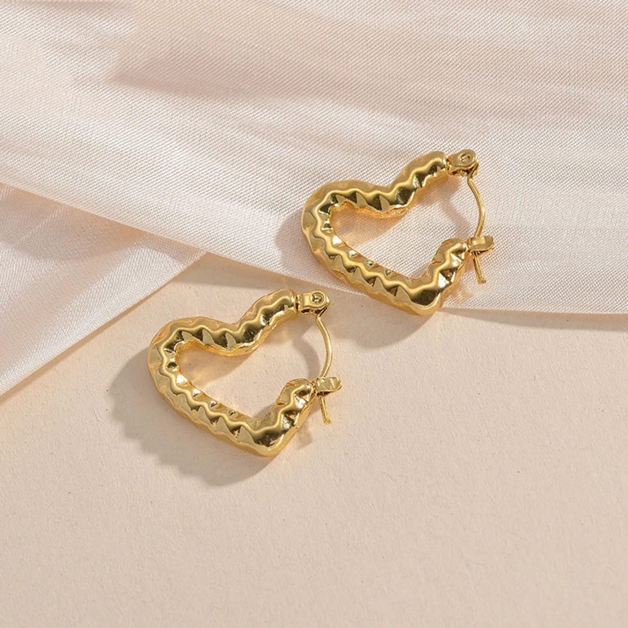 Alice heart earring