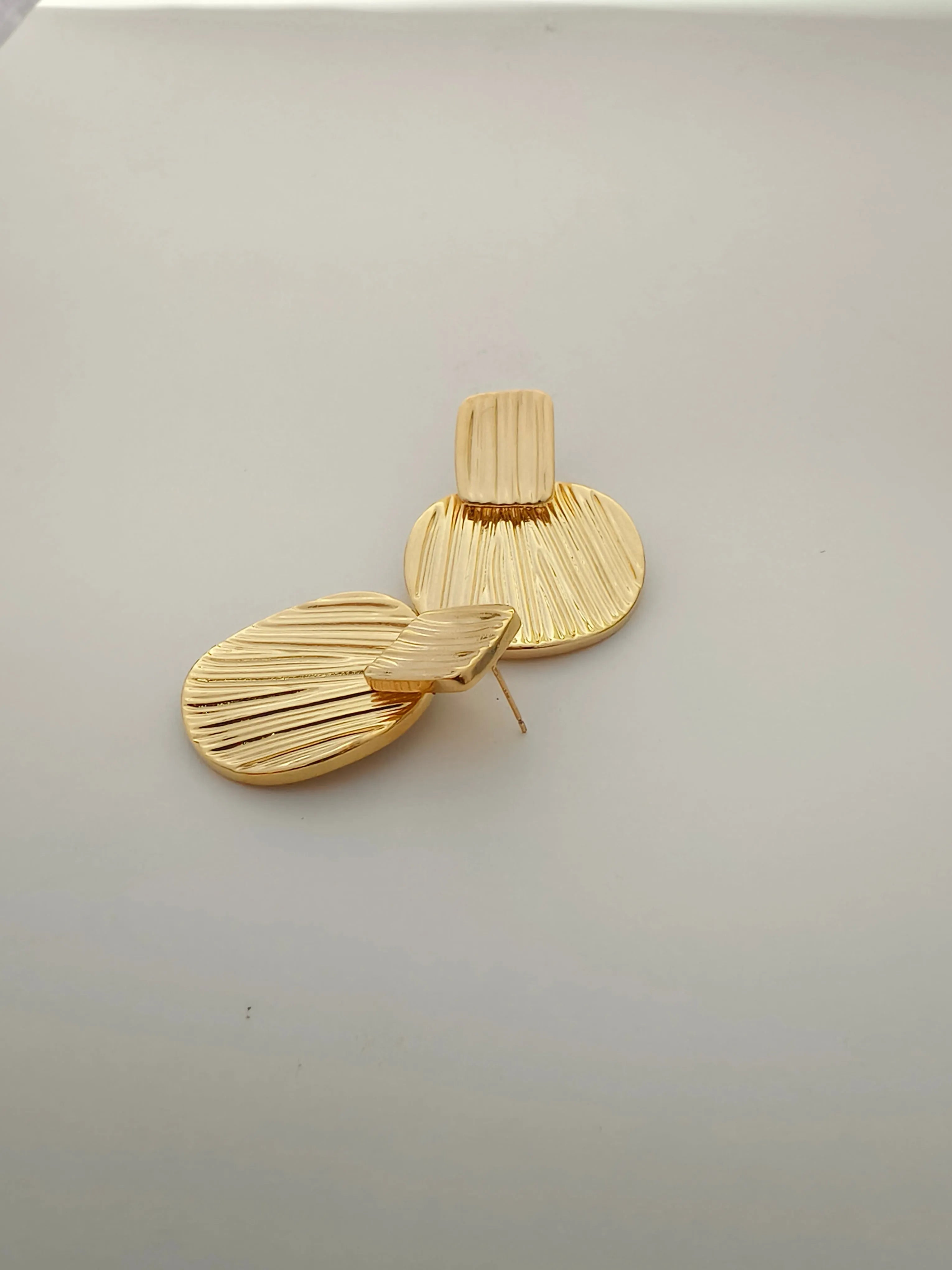 Bold Radiance Statement Earring