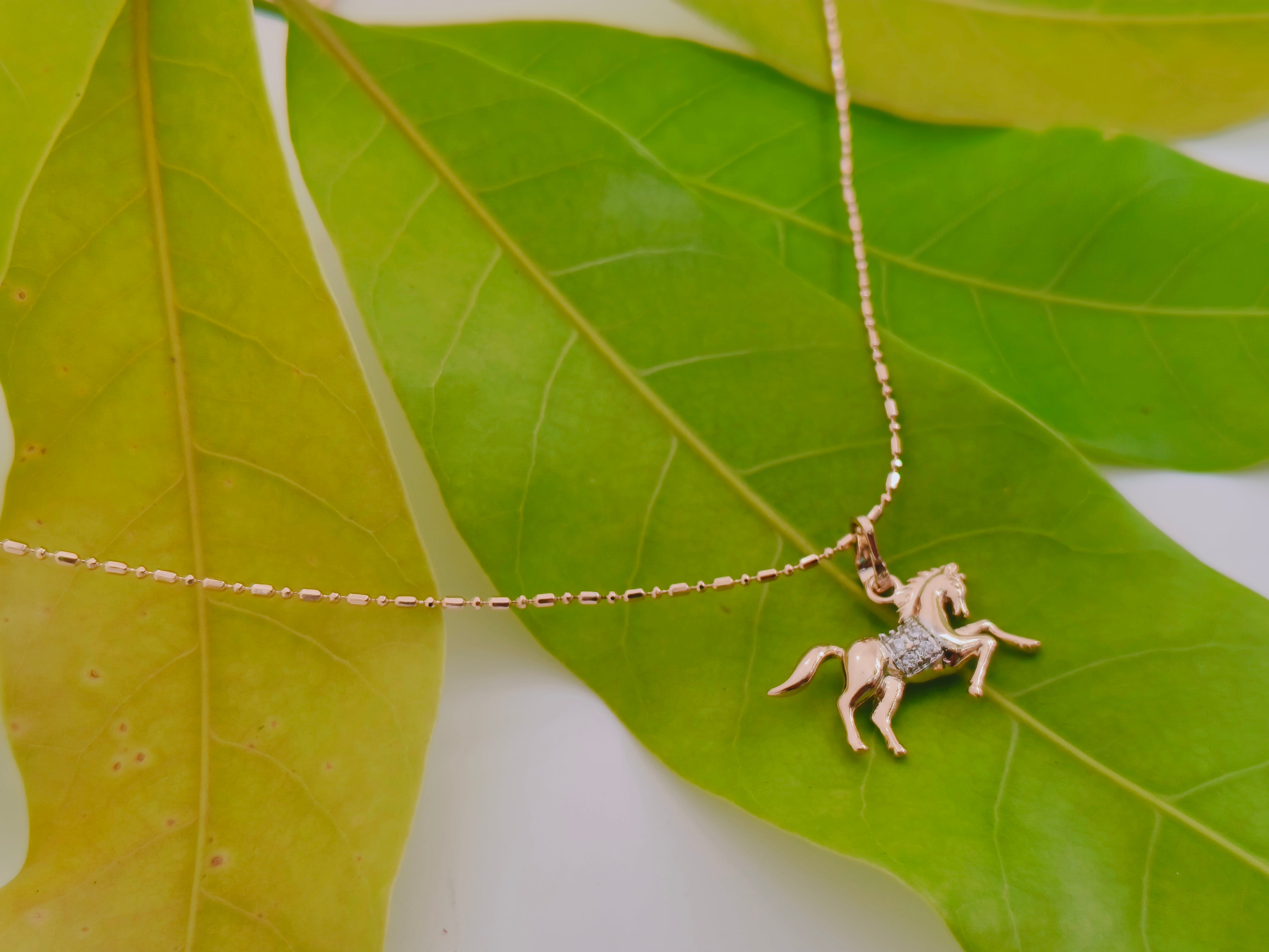 Xuping Running Horse Minimalist Chain