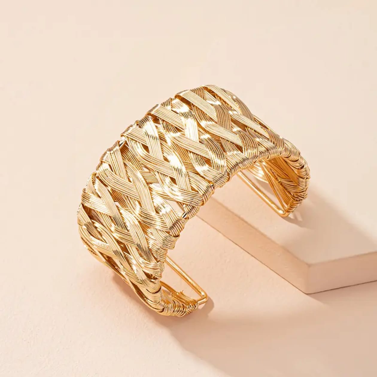 Open Twisted Cuff Bold twist -Bracelet