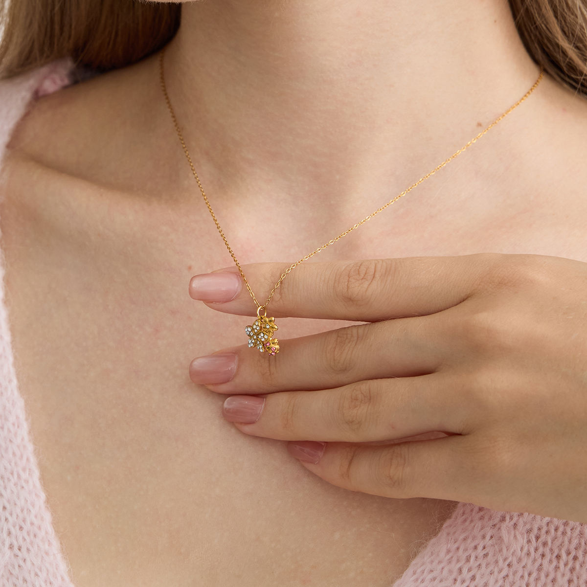 Daisy Blossom Charm Pendant – 18K Gold-Plated Floral Chain
