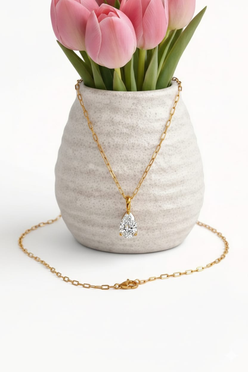 Pear-Cut Solitaire Pendant Necklace – 18K Gold-Plated Minimal Chain