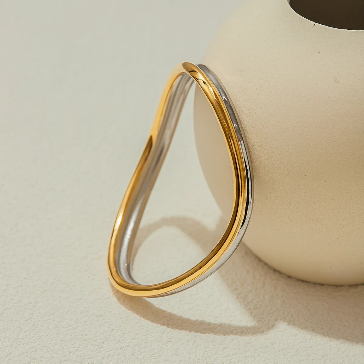 Dual Tone Wavy Bangle  - 18k PVD gold plated