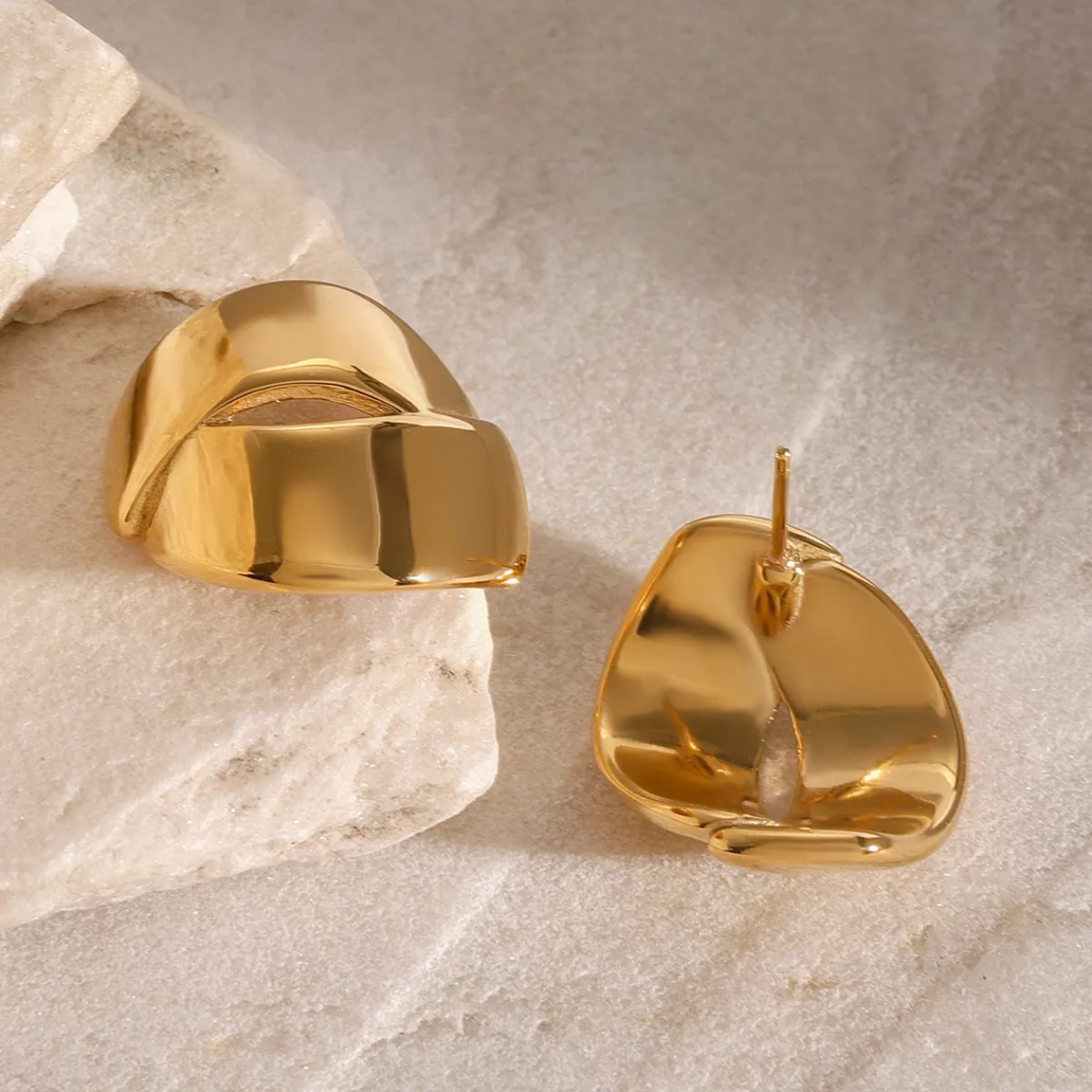 Aurélia Sculpted Golden Hoops