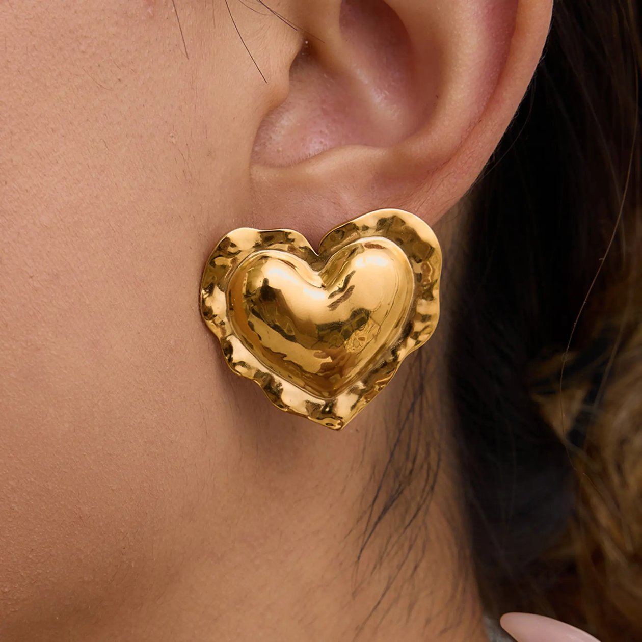 Bold Heart Sculpted Stud Earrings – Luxe Gold Statement Earrings