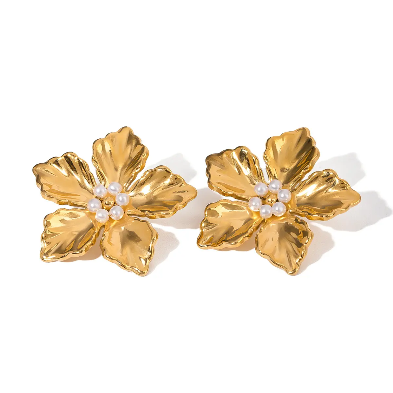Pearl Kissed Flora Earrings -18k gold plated