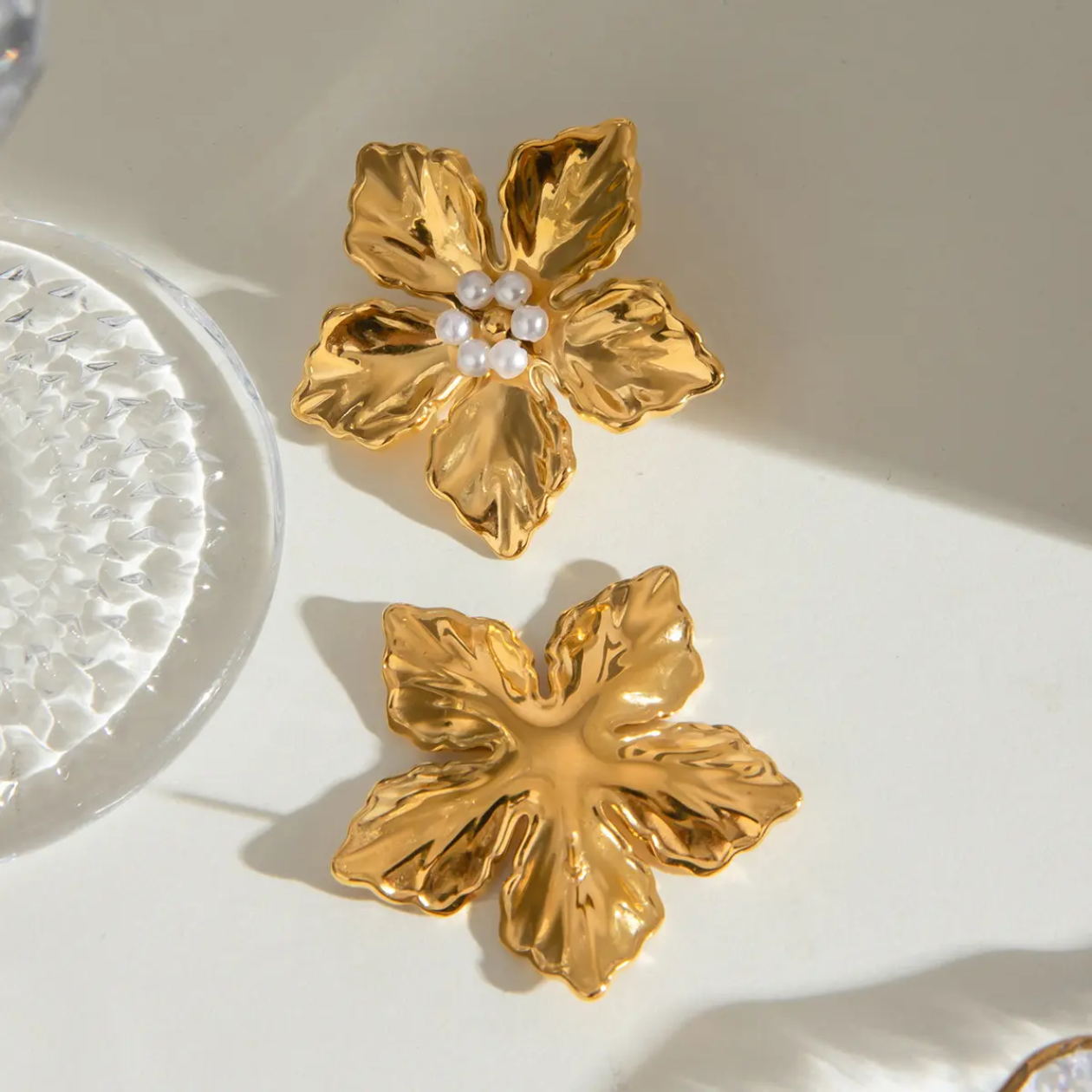 Pearl Kissed Flora Earrings -18k gold plated
