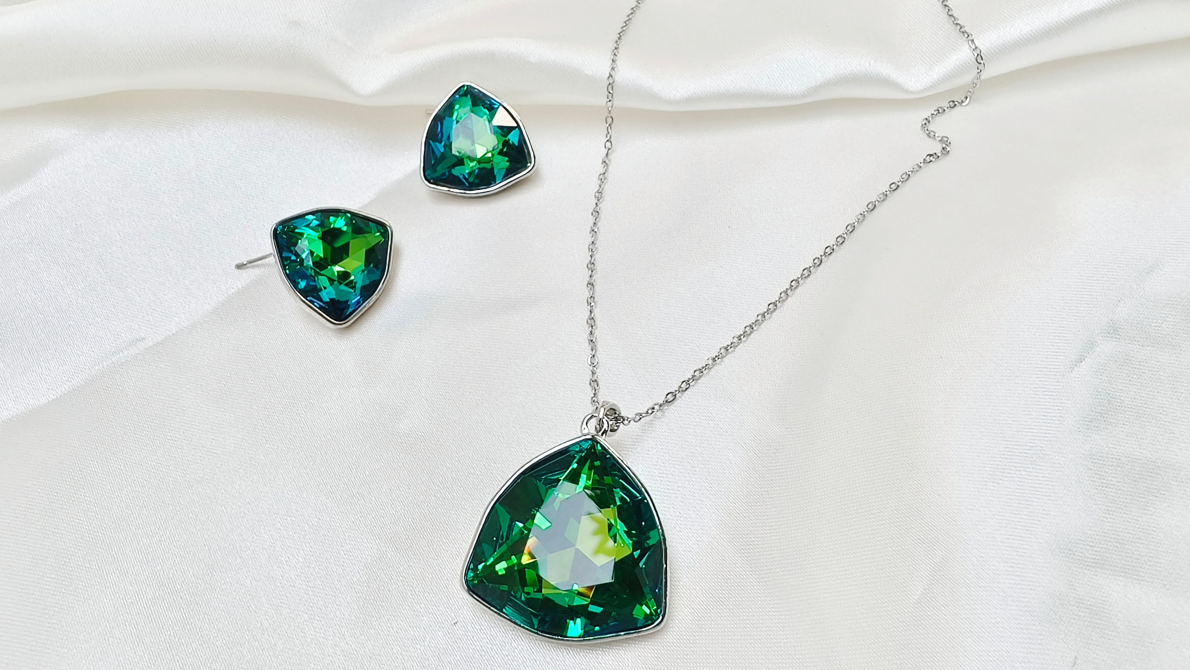 Austria Rhinestone Crystal Jewelry Set - Silver plated