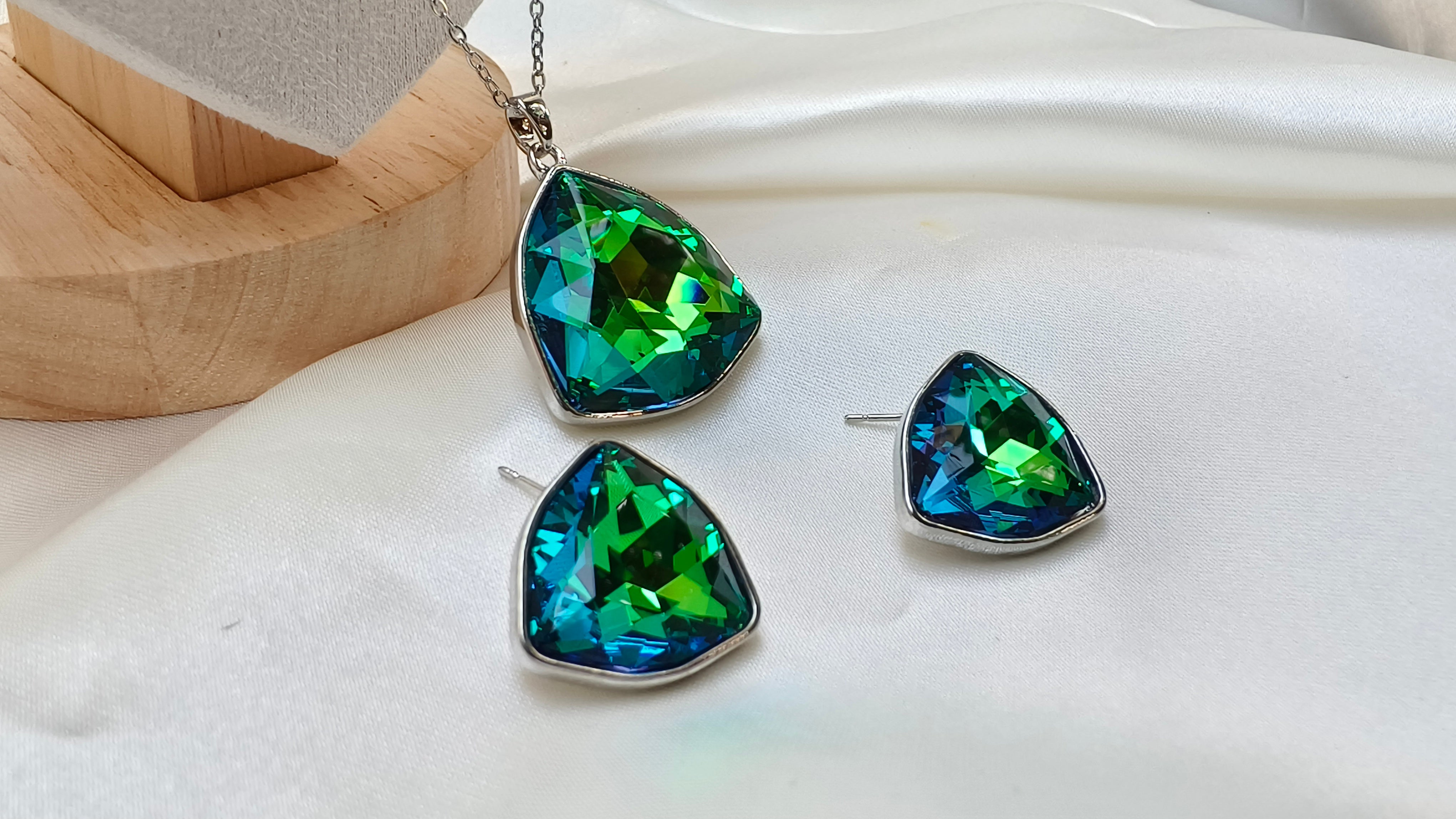 Austria Rhinestone Crystal Jewelry Set - Silver plated